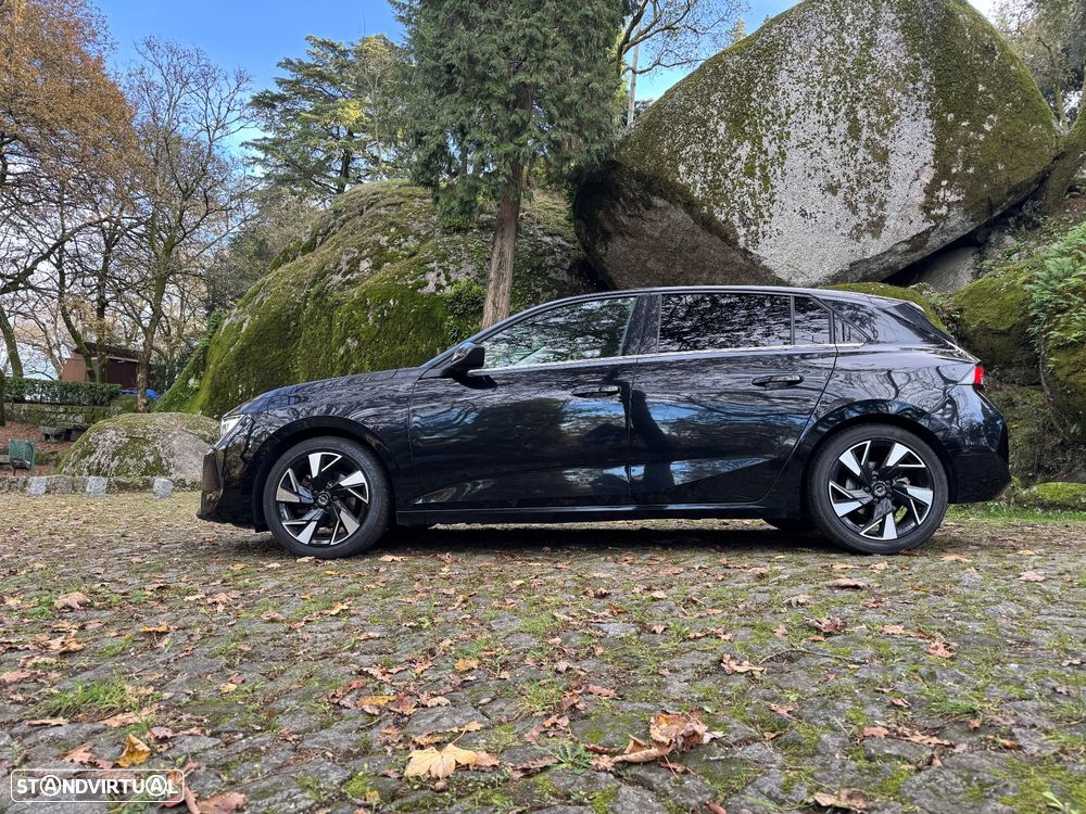 Opel Astra 1.2 T Elegance - 2