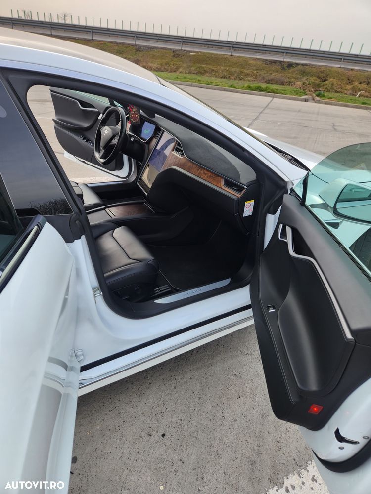 Tesla Model S - 6