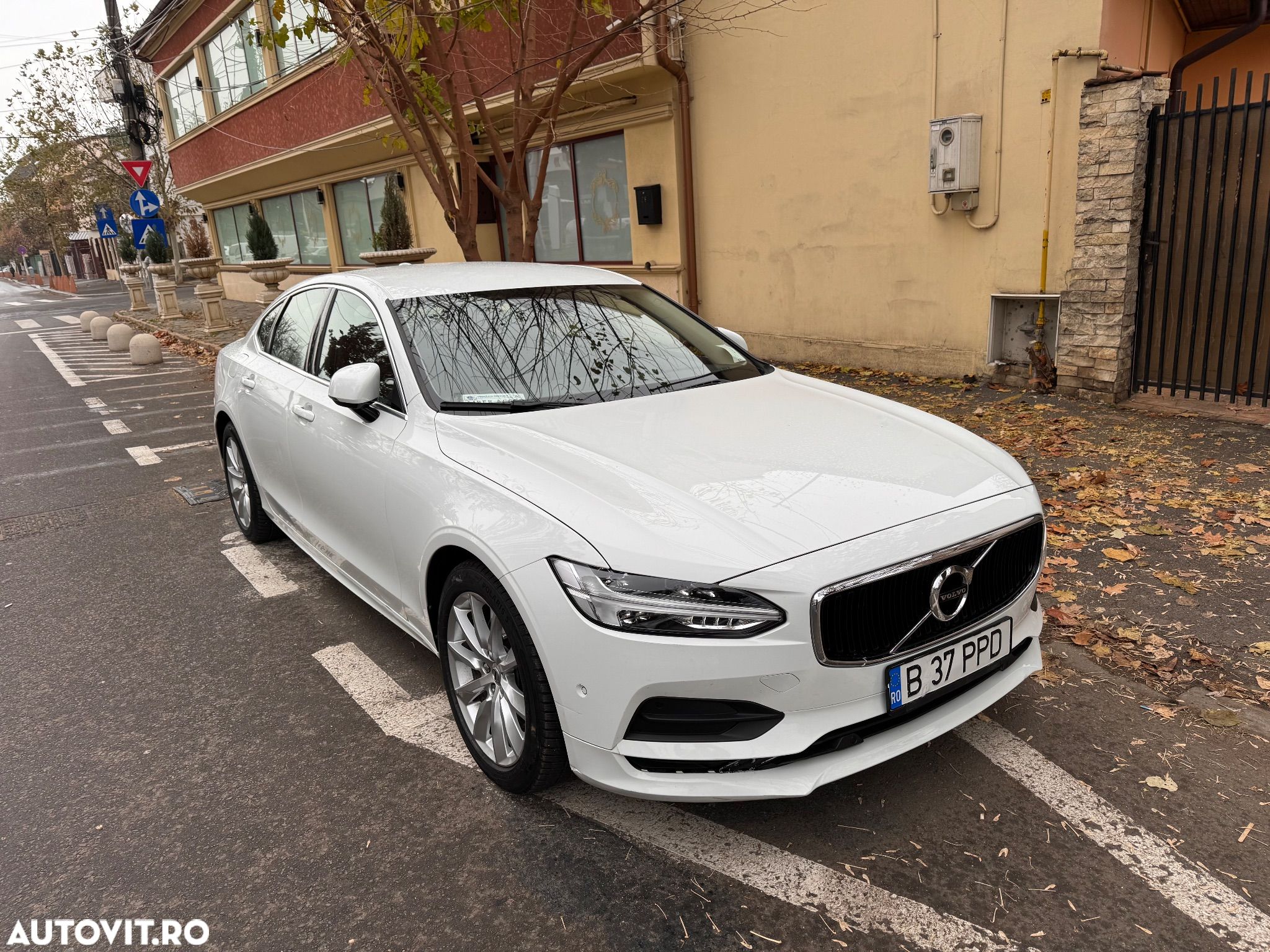 Volvo S90 D5 AWD Geartronic Momentum - 1