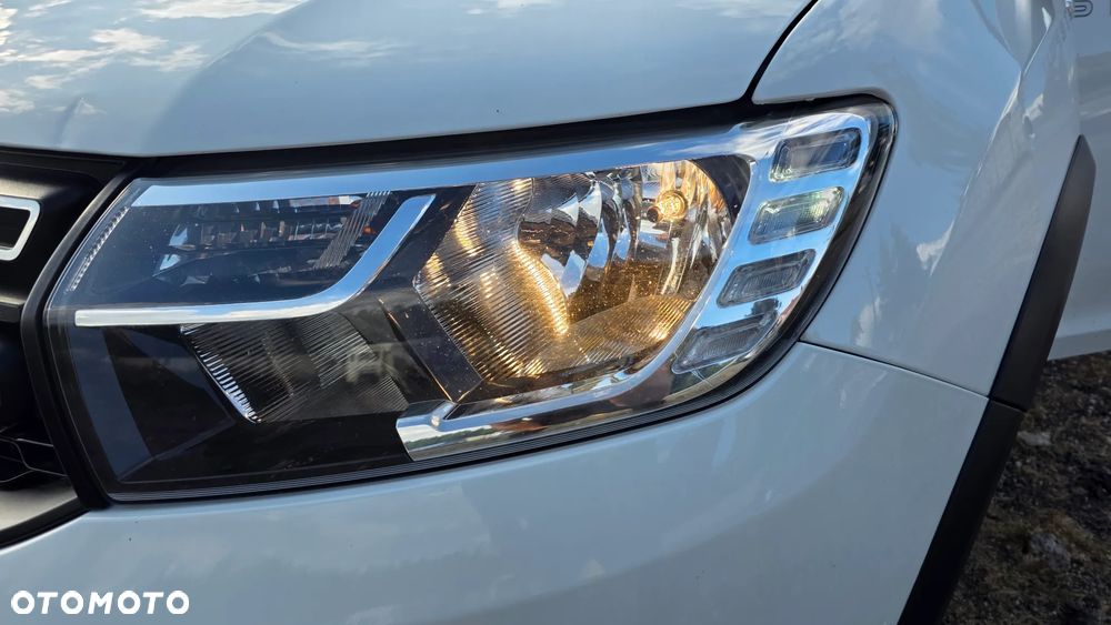 Dacia Logan TCe 90 S&S Easy-R Stepway Celebration - 17
