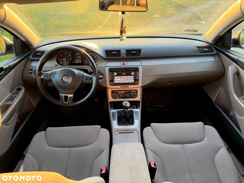 Volkswagen Passat 2.0 TDI DPF Comfortline - 11