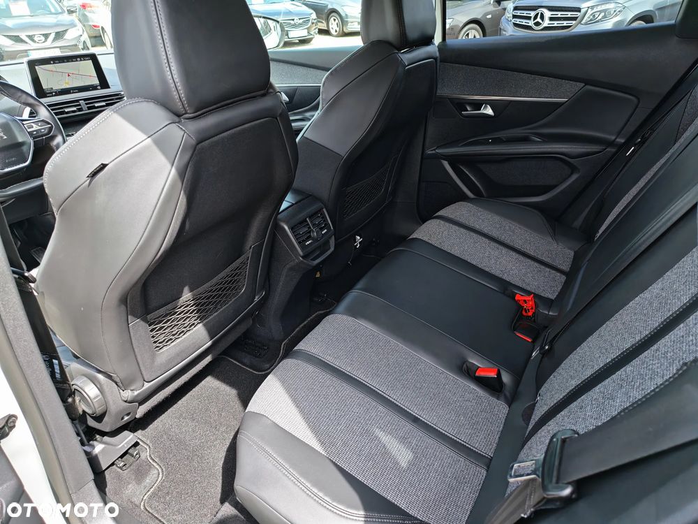 Peugeot 3008 1.2 PureTech Active S&S - 23