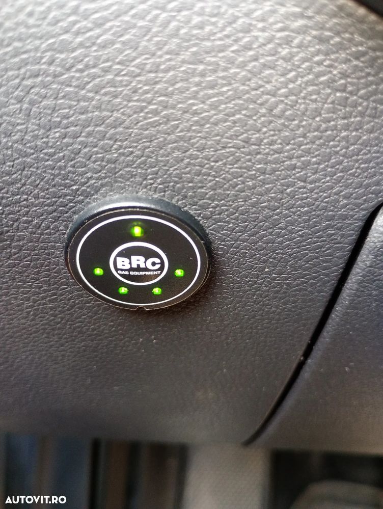 Skoda Octavia 1.6 MPI Ambiente - 3