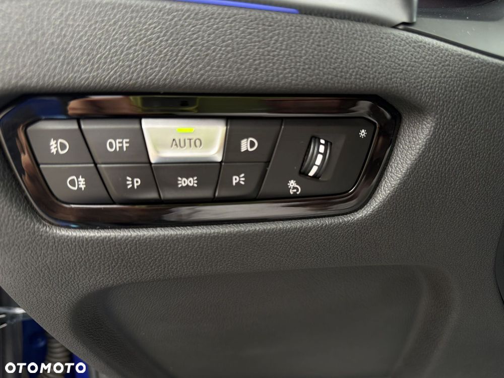 BMW Seria 3 318i - 24