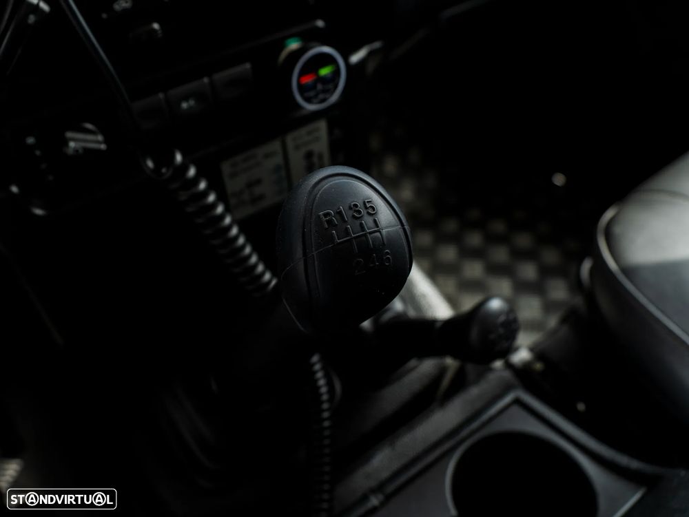 Land Rover Defender - 28