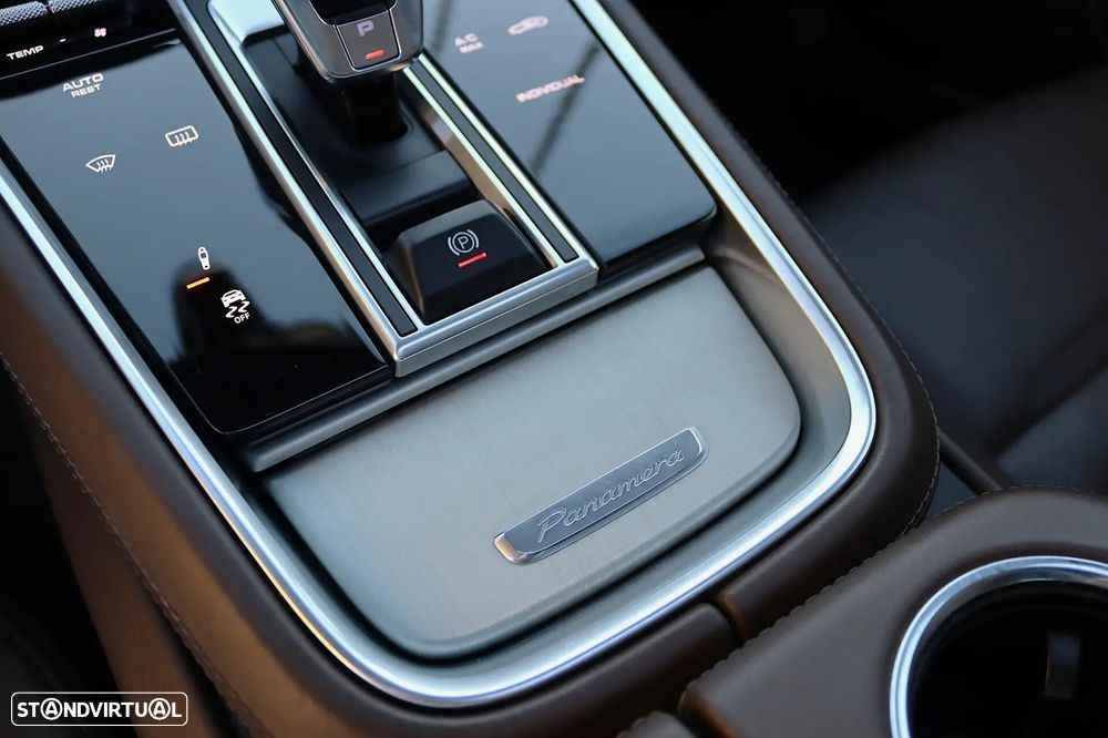 Porsche Panamera 4 E-Hybrid - 31