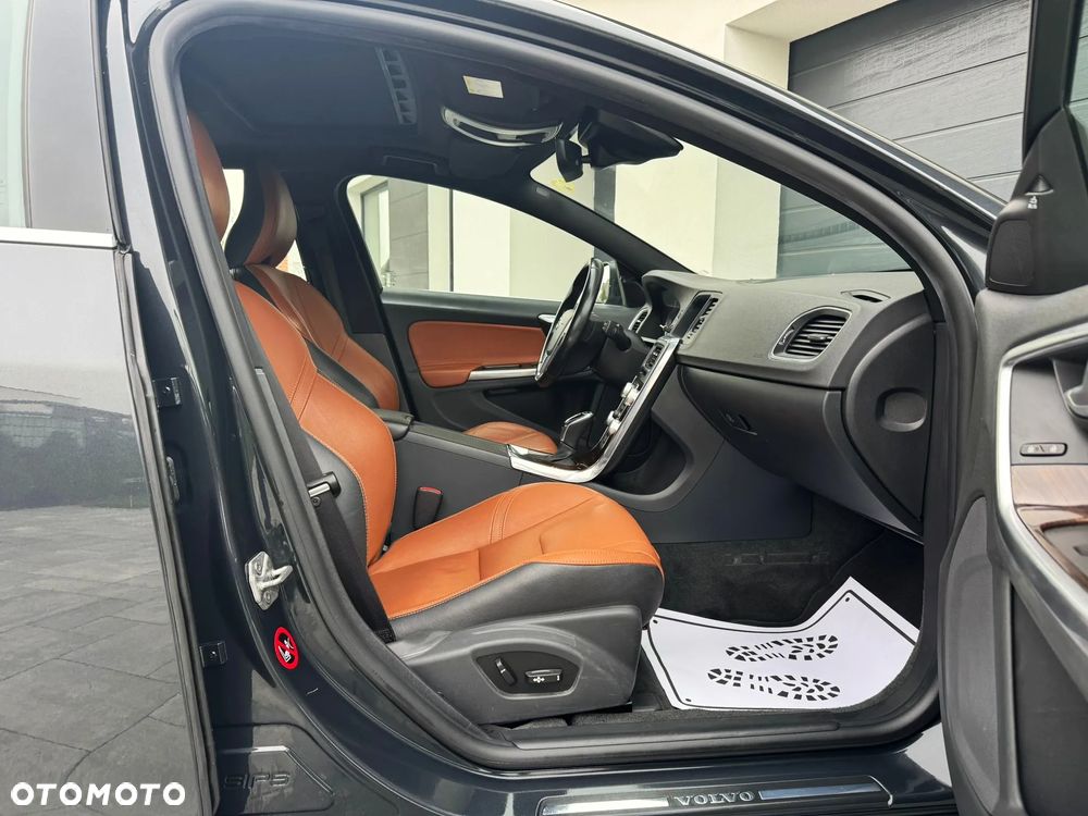 Volvo V60 D4 Geartronic Summum - 26