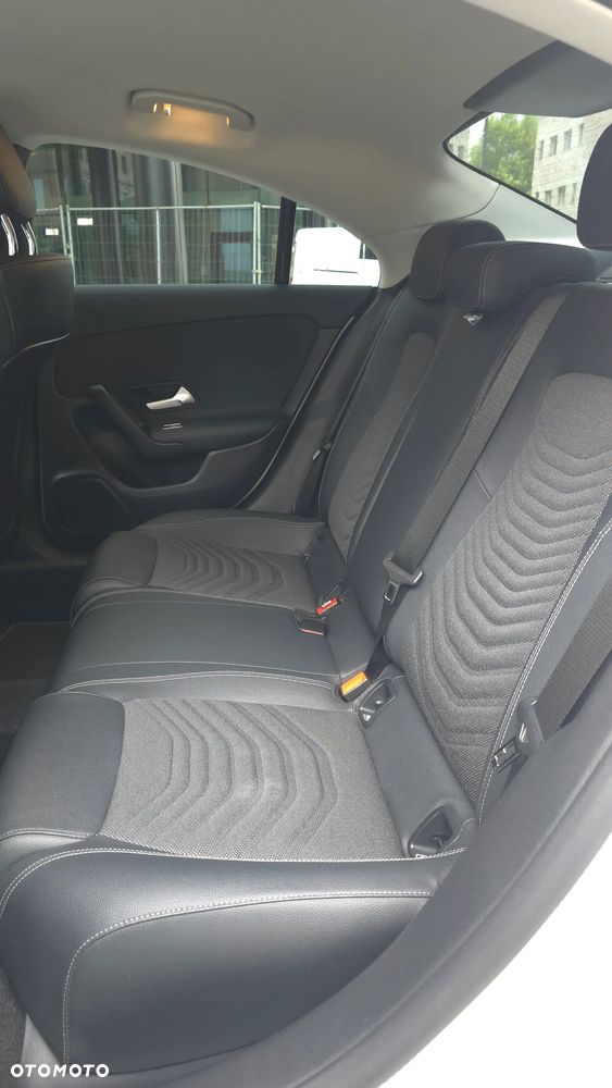Mercedes-Benz CLA 200 7G-DCT - 21