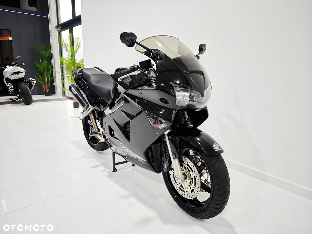 Honda VFR - 3