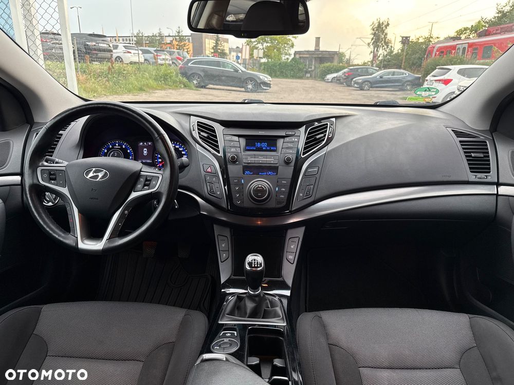 Hyundai i40 Kombi blue 1.6 Trend - 17