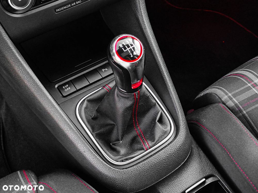 Volkswagen Golf VI 2.0 TSI GTI - 32