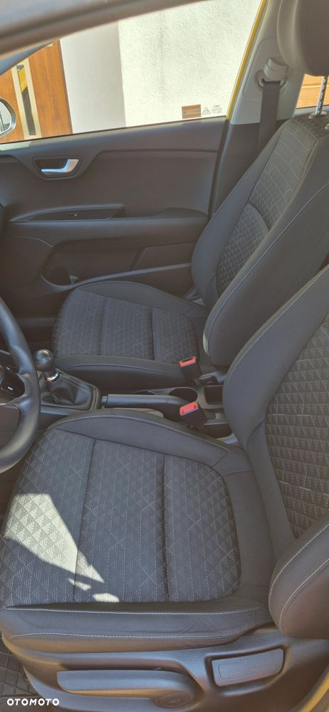 Kia Rio 1.2 M - 10