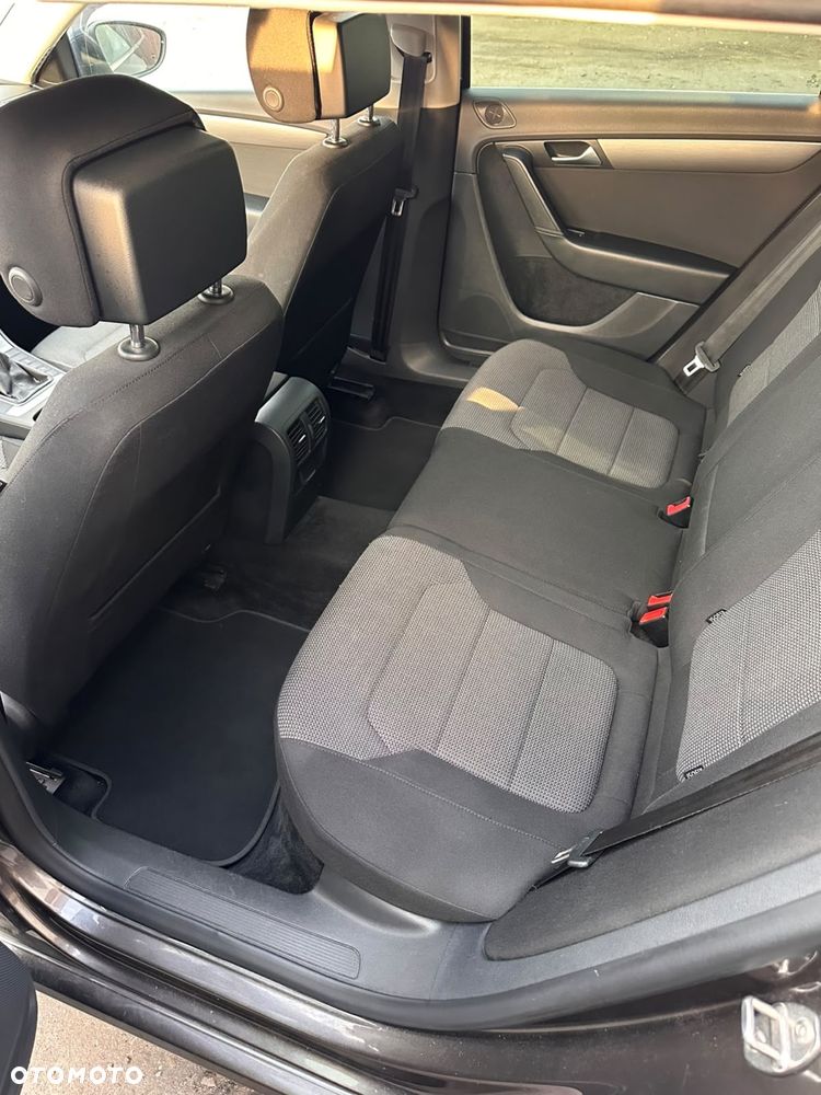 Volkswagen Passat - 8