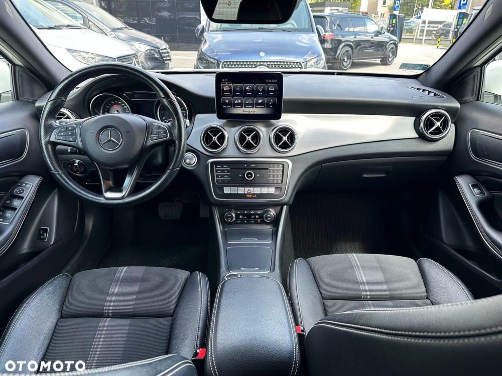 Mercedes-Benz GLA - 9