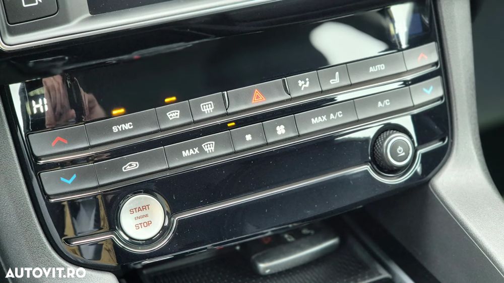 Jaguar F-Pace 20d AWD Aut. Prestige - 16