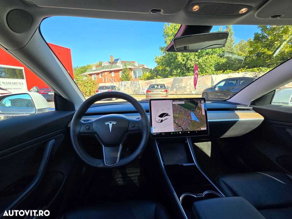 Tesla Model 3 - 10
