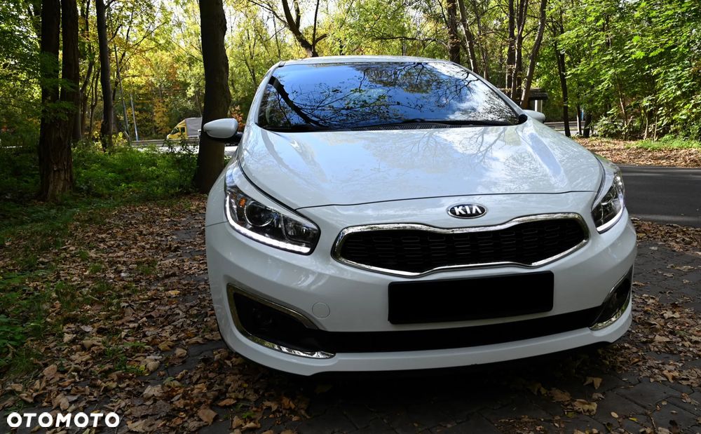 Kia Ceed - 12
