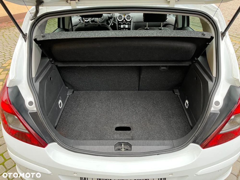 Opel Corsa 1.4 16V Cosmo - 15