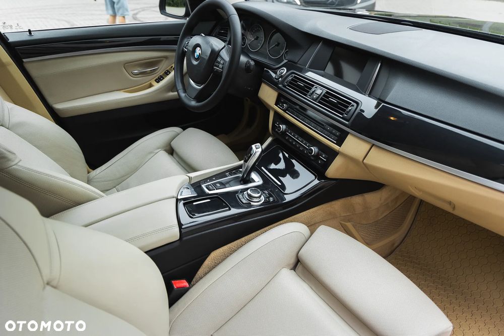BMW Seria 5 520d xDrive Luxury Line - 31