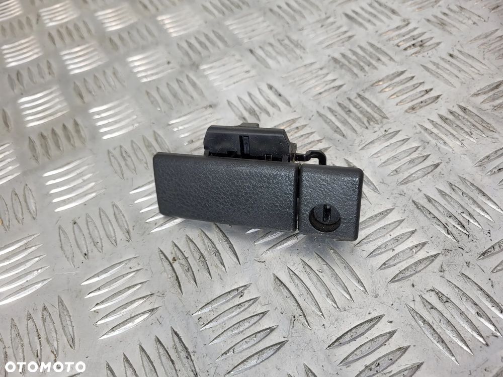 Suzuki Grand Vitara II Klamka Schowka - 1