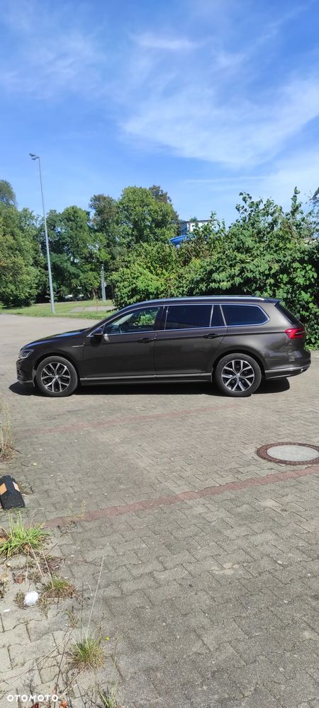 Volkswagen Passat - 1