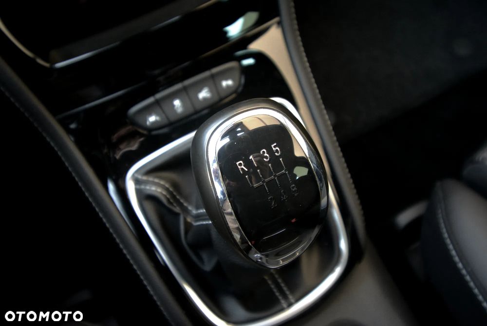 Opel Astra 1.4 Turbo Innovation - 23