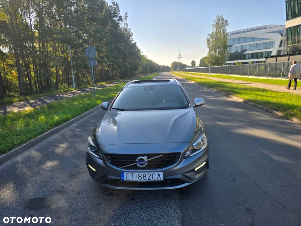 Volvo V60 D4 R-Design - 25