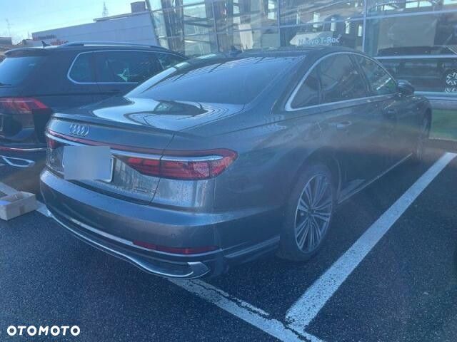 Audi A8 - 4