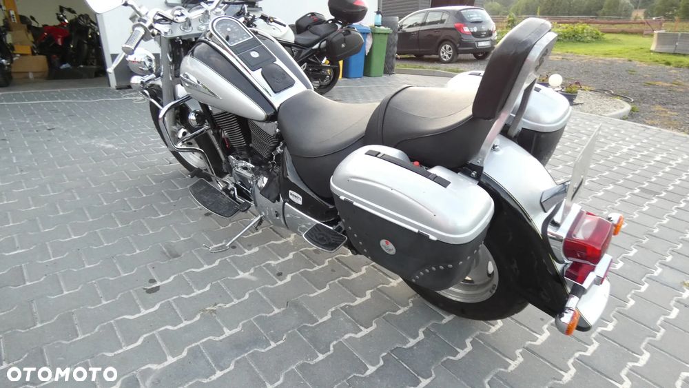 Suzuki Intruder - 8