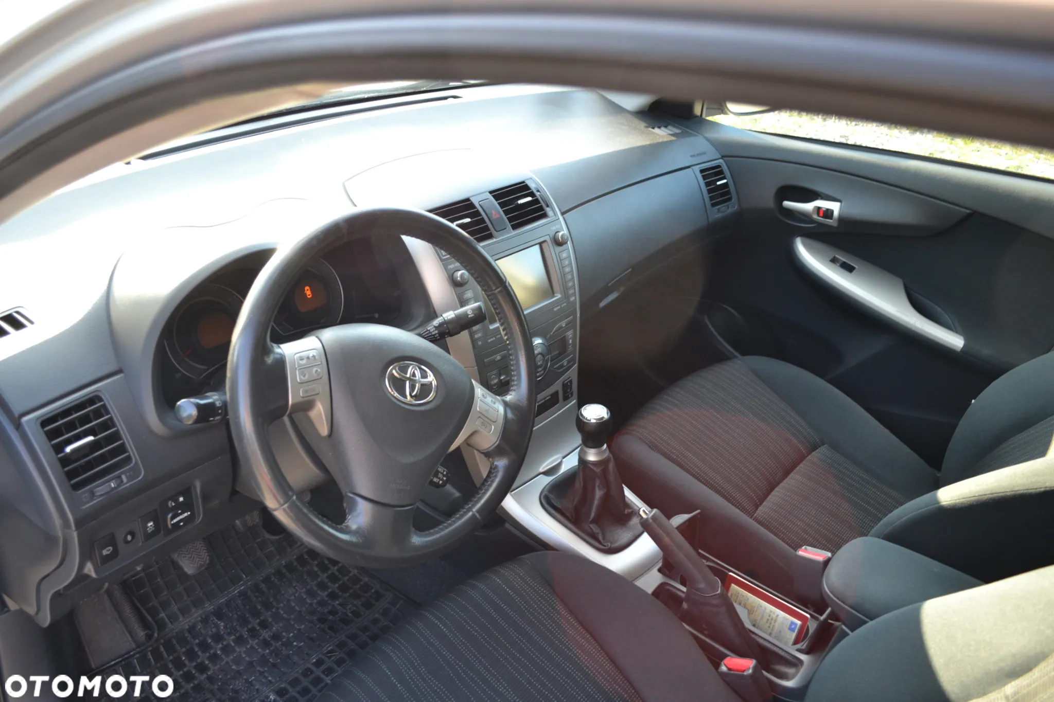 Toyota Corolla 1.6 VVT-i Prestige + NAVI - 10