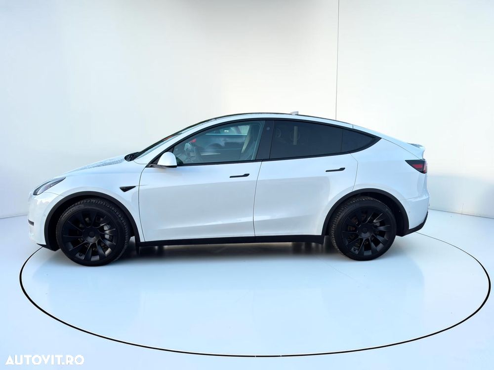Tesla Model Y - 6
