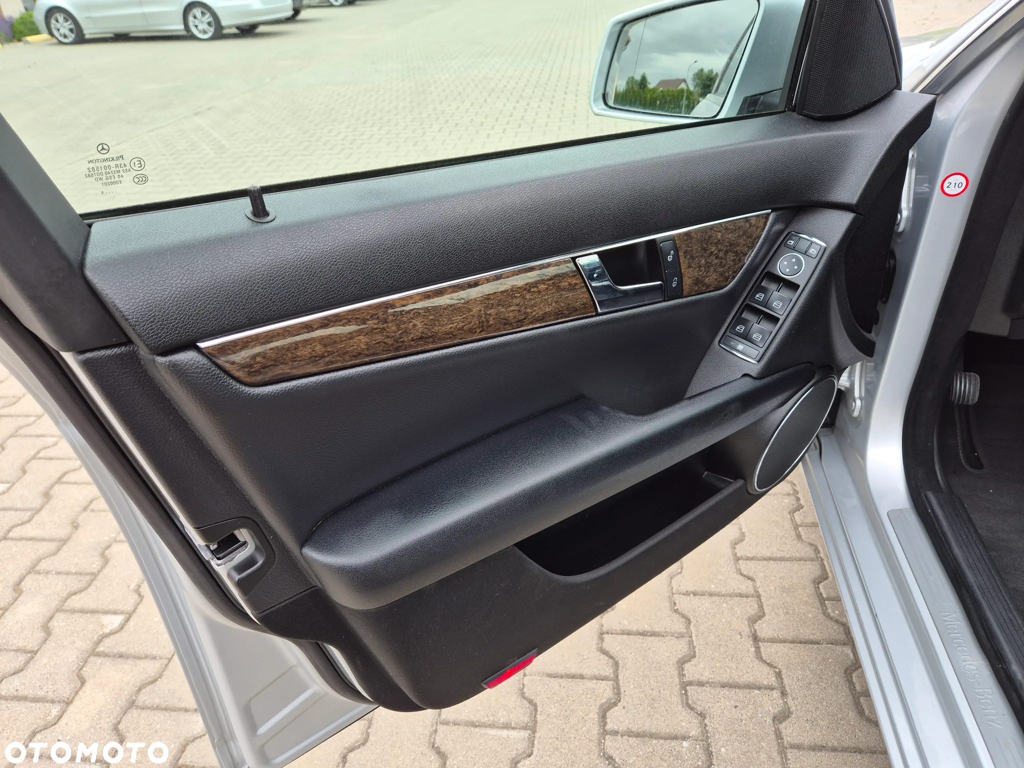 Mercedes-Benz Klasa C 180 T Kompressor Automatik BlueEFFICIENCY Special Edition - 27