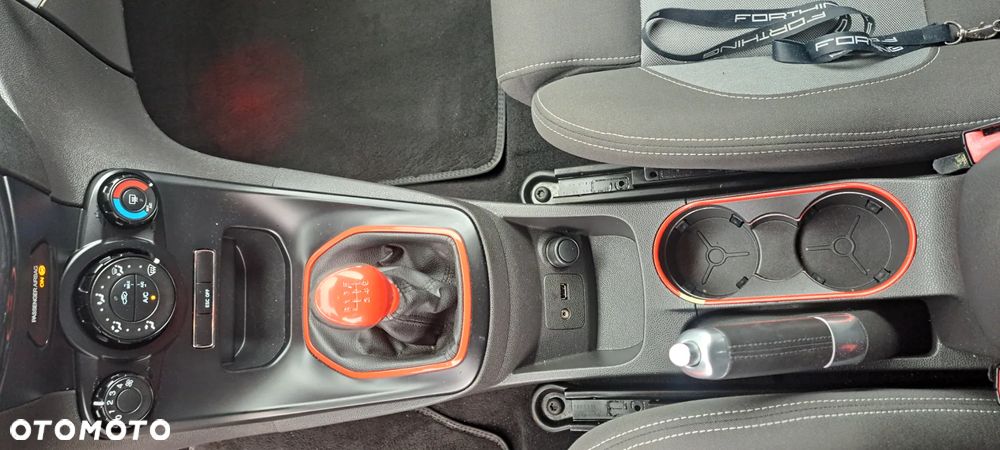 Ford Fiesta 1.6 EcoBoost ST - 16