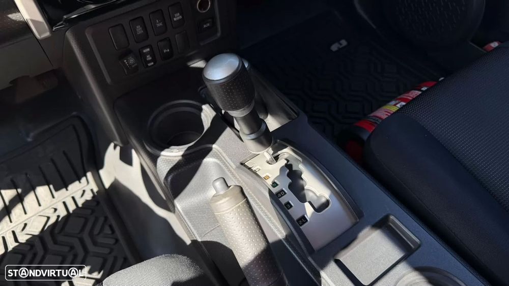 Toyota FJ Cruiser - 13