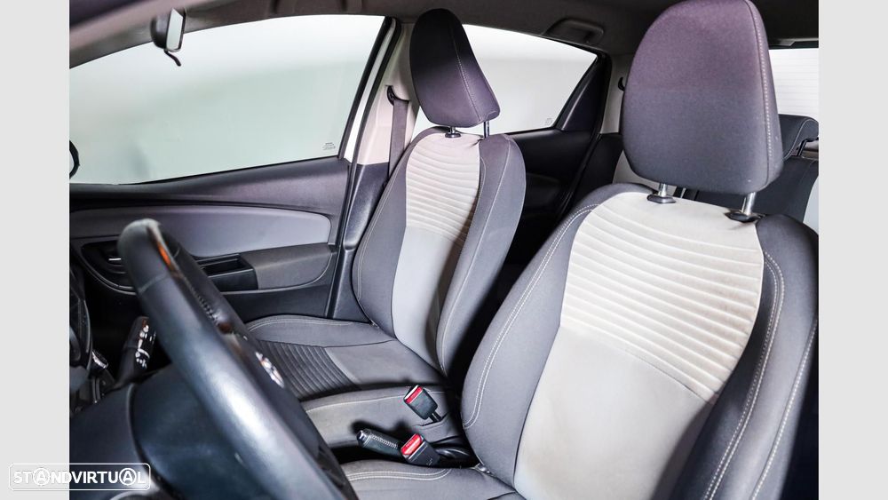Toyota Yaris — fotografia 7