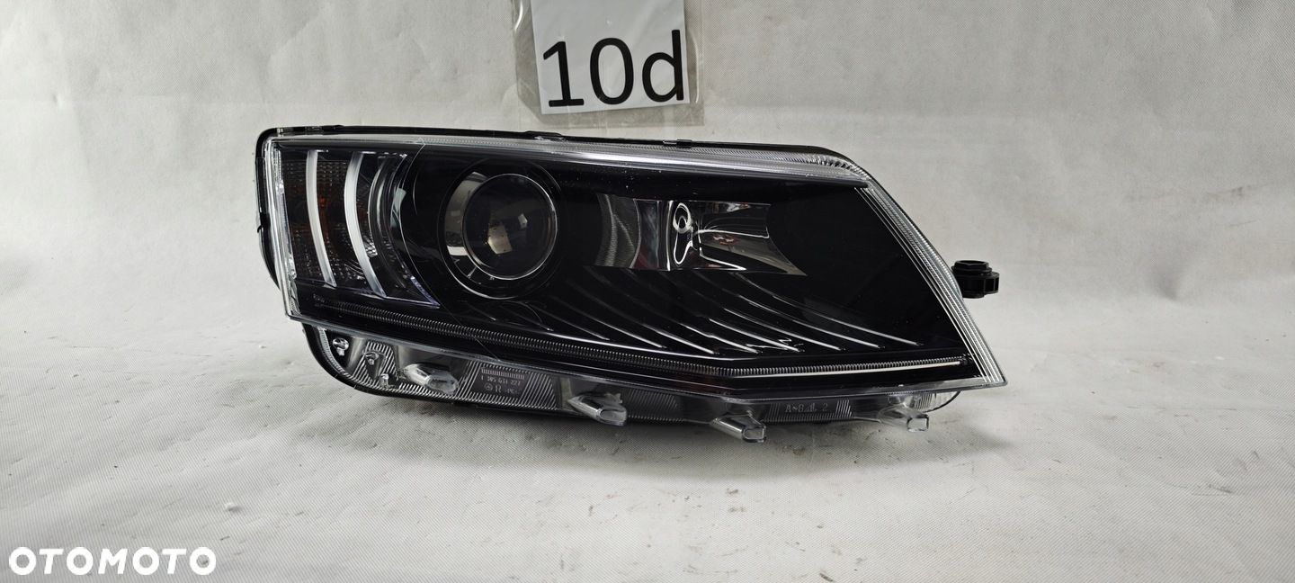 SKODA OCTAVIA III 3 XENON PRAWY SKRĘTNY LED LAMPA PRAWA 5E1941016B - 1