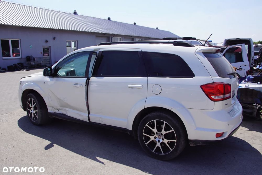 Auto na części - Fiat Freemont 2.0 MultiJet 170 KM 939B5000 62TE PWH 2014R Silnik Skrzynia Drzwi Maska Błotnik Klapa Zderzak Lampa Lusterko Klamka Szyba Deska Kokpit Sterownik Moduł Czujnik Licznik Wyświetlacz Panel Kierownica - 5