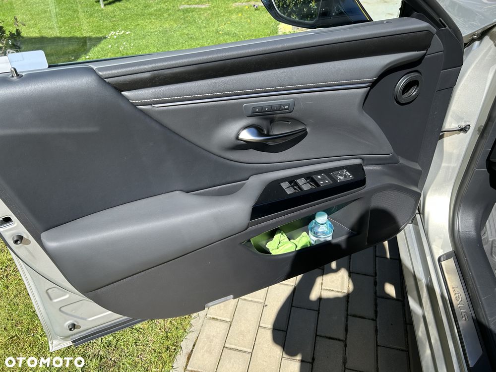 Lexus ES 300h Prestige - 18