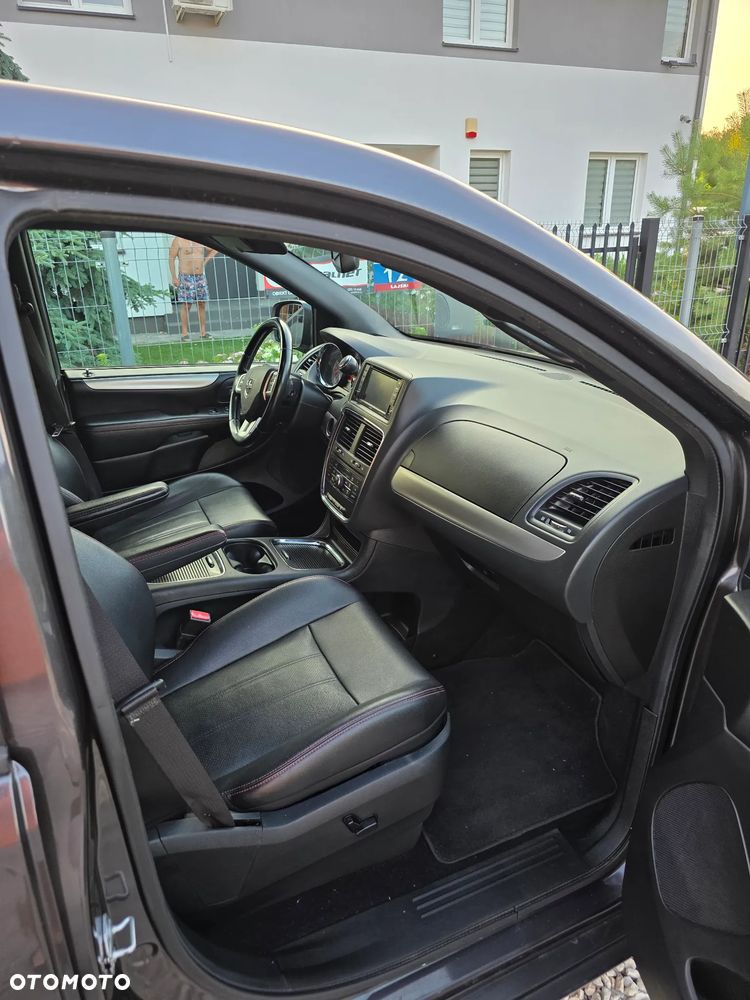 Dodge Grand Caravan 3.6 R/T - 8