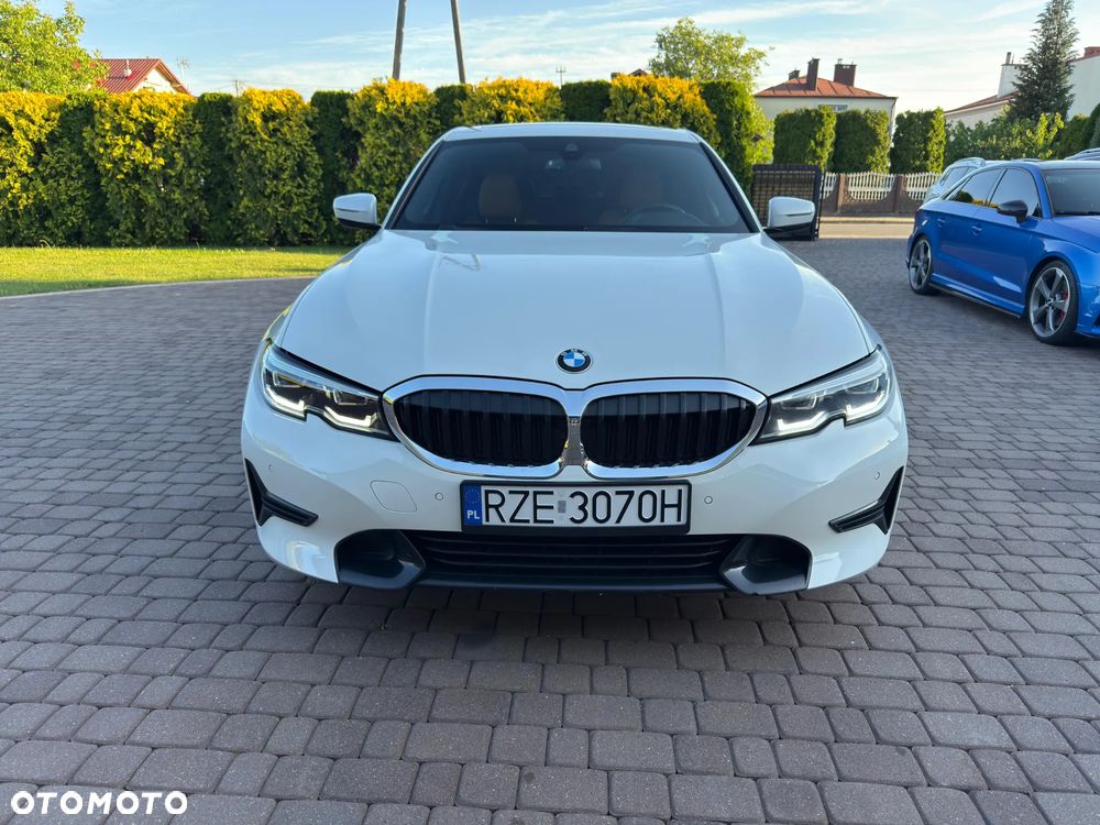 BMW Seria 3 330i xDrive Sport Line - 3