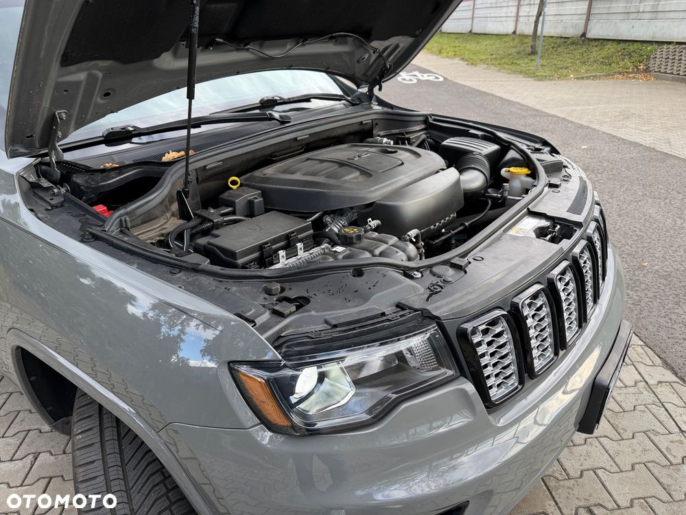 Jeep Grand Cherokee - 24