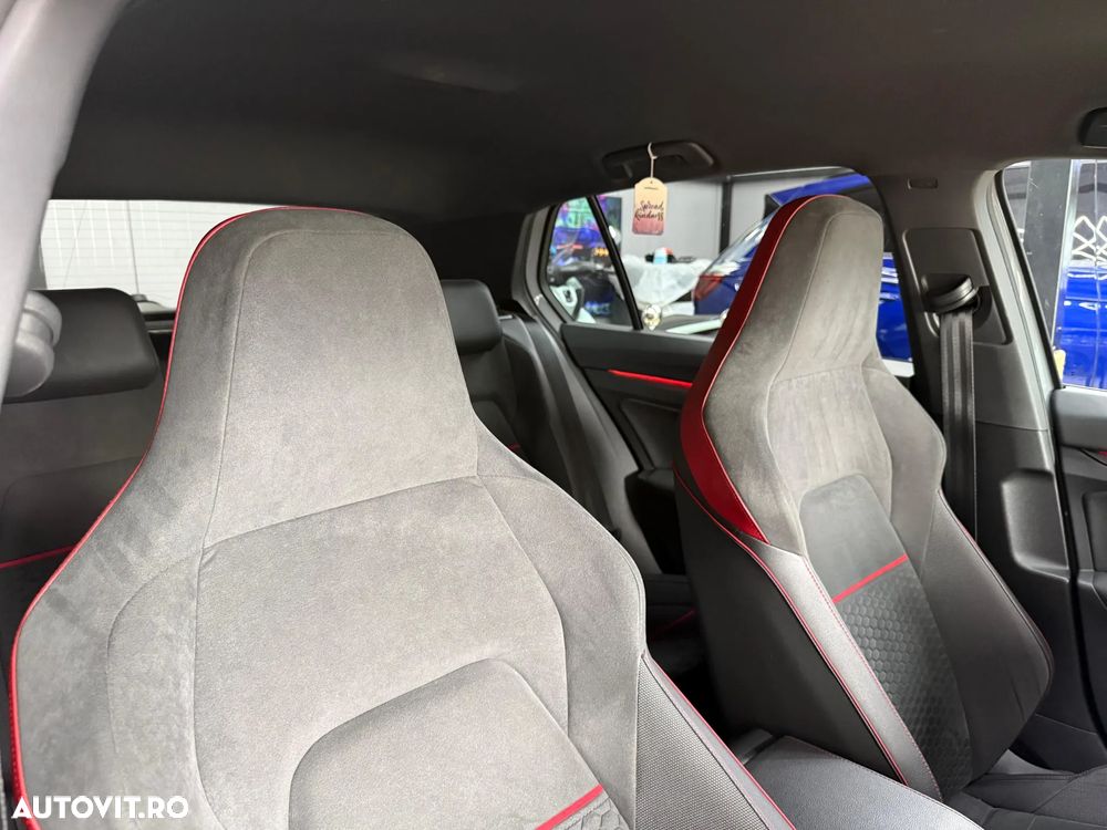 Volkswagen Golf - 31