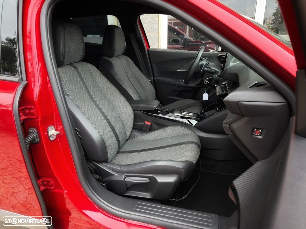 Peugeot 2008 PureTech 130 EAT8 GT - 7