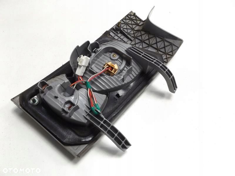 PREVIA II LAMPA PRAWA TYLNA PRAWY TYŁ W KLAPĘ - 3