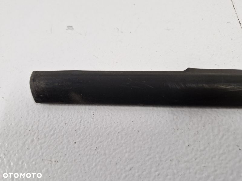 FIAT 500L 500 L LISTWA ZGARNIAJĄCA DRZWI PRAWY PRZÓD PRAWA PRZEDNIA CZARNA - 2