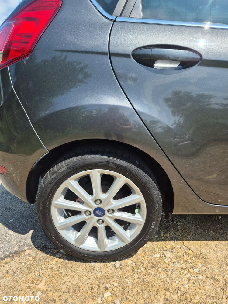 Ford Fiesta 1.5 TDCi SYNC Edition - 22