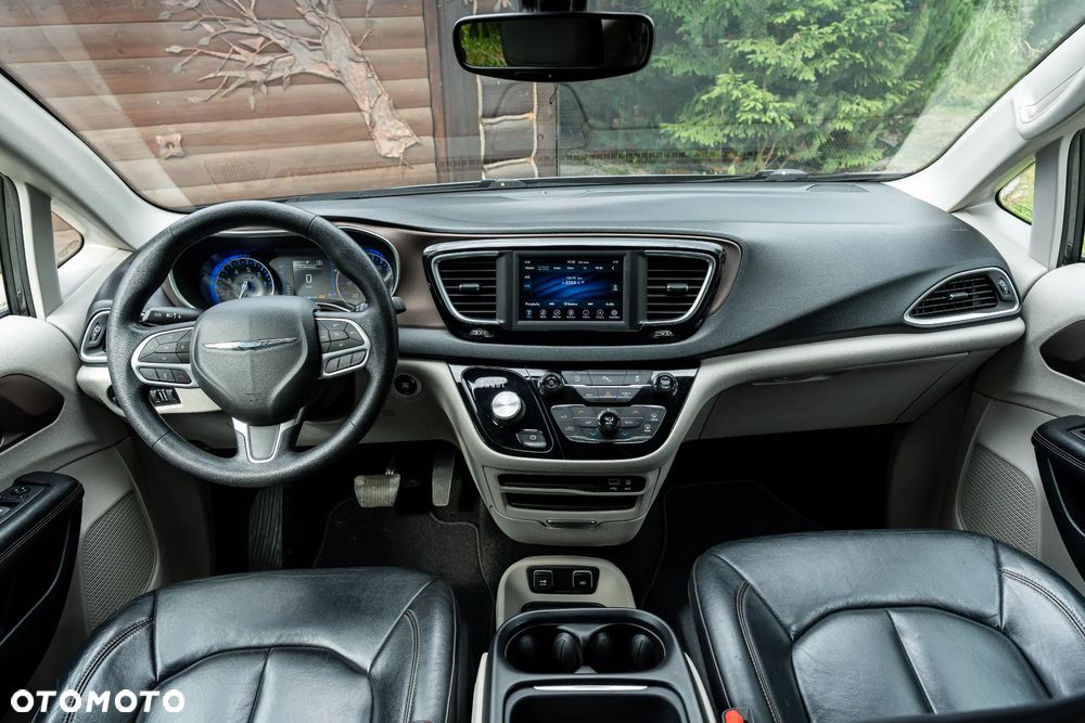 Chrysler Pacifica - 28