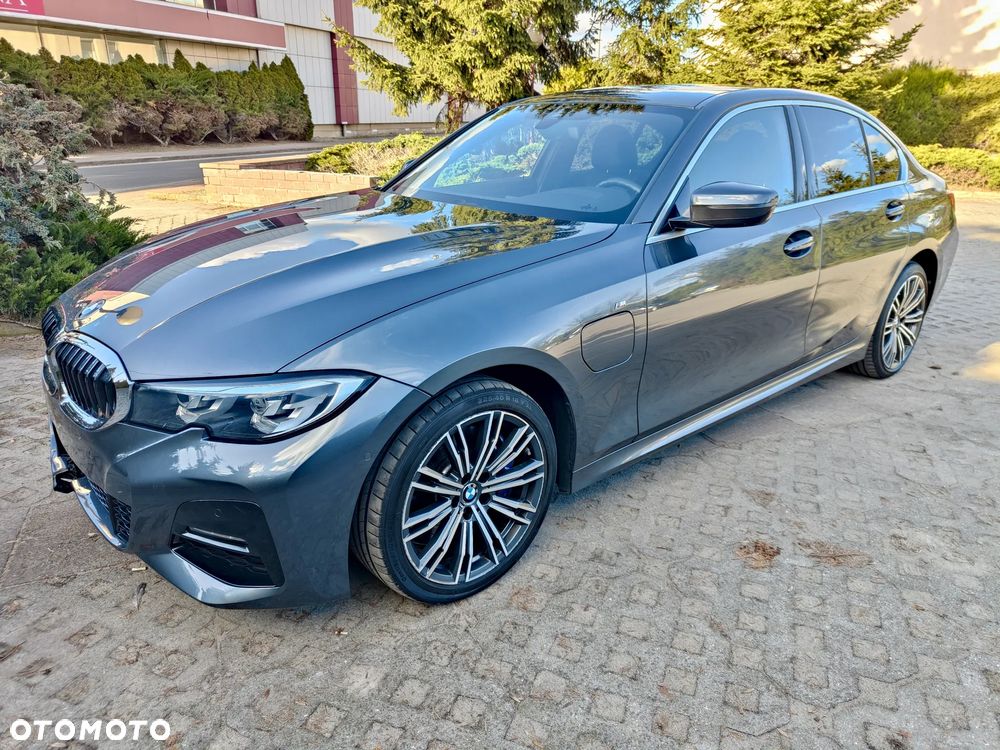 BMW Seria 3 330e M Sport - 3
