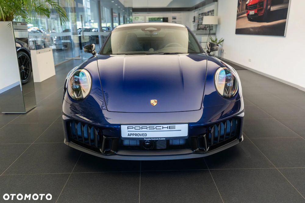 Porsche 911 Carrera 4 GTS - 6