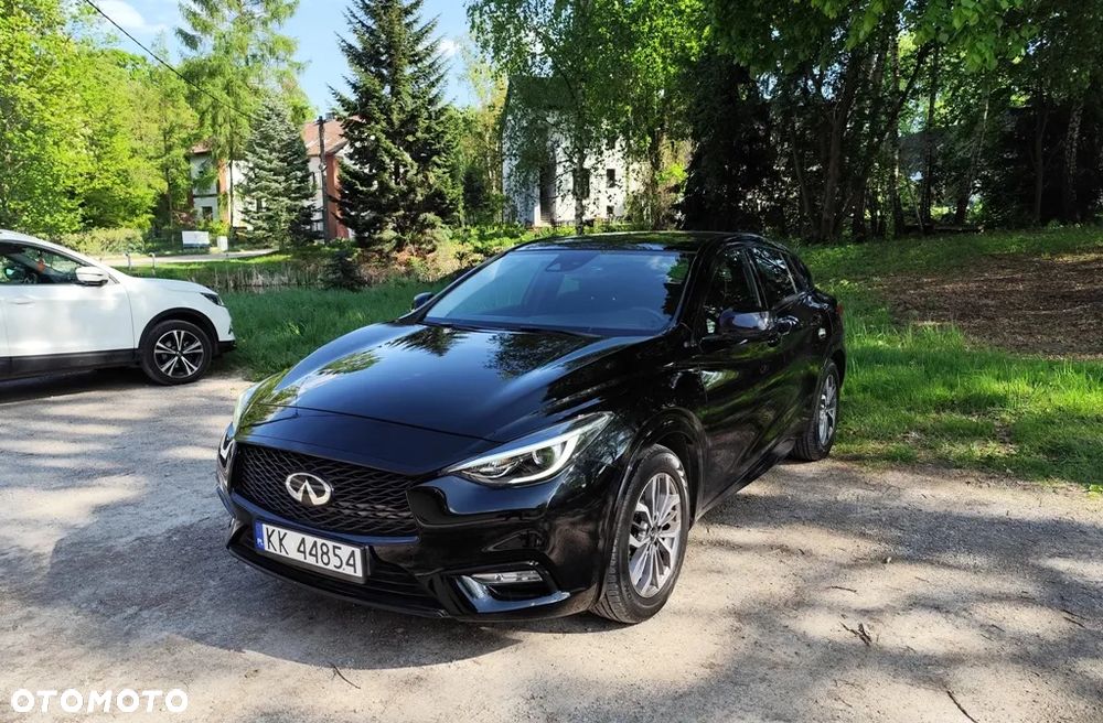 Infiniti Q30 1.5d DCT Premium City Black - 4